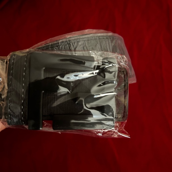 Black Leather Belt with Yellow Box - Picture 5 of 7